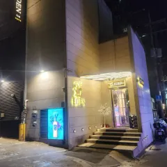 강남 에덴 퍼블릭 입구